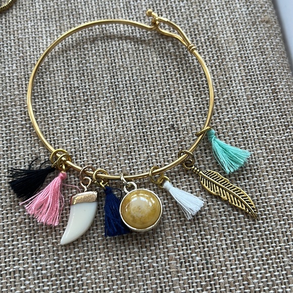 Plunder lot of three gold charm bracelets and one is ocean themed - Picture 3 of 4